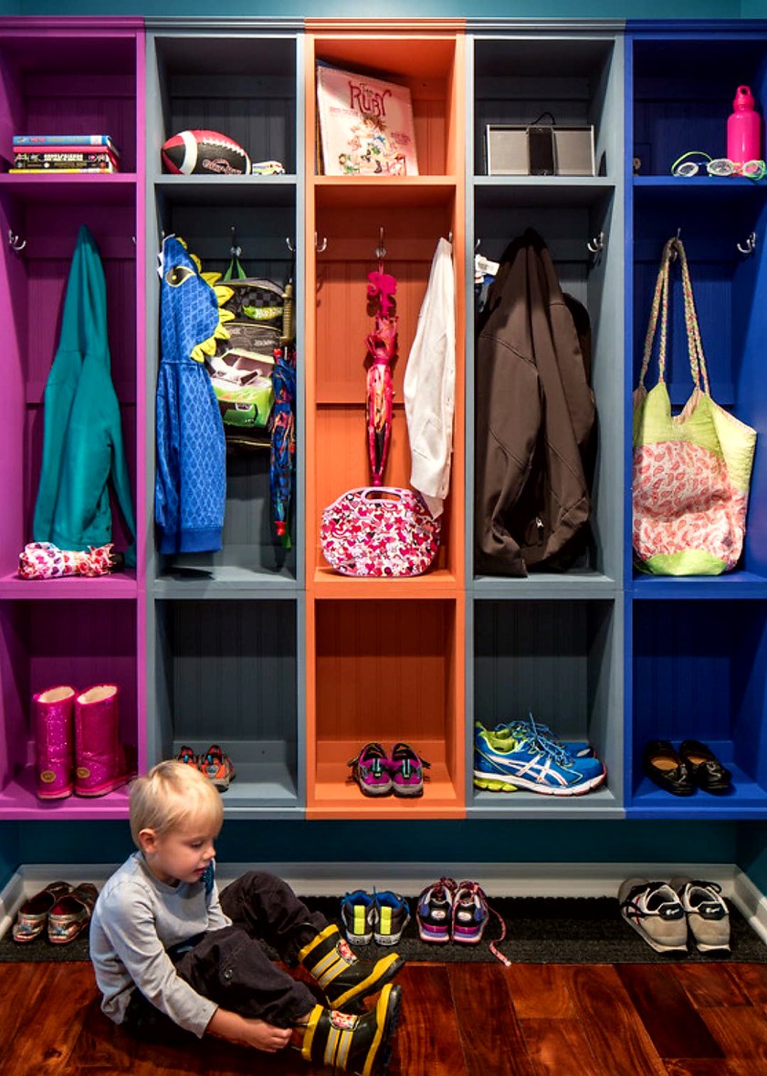 Детская цветная гардеробная комната Тараз