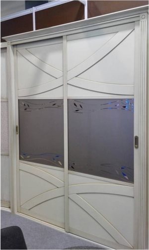 Классический шкаф купе с эксклюзивным декором Тараз